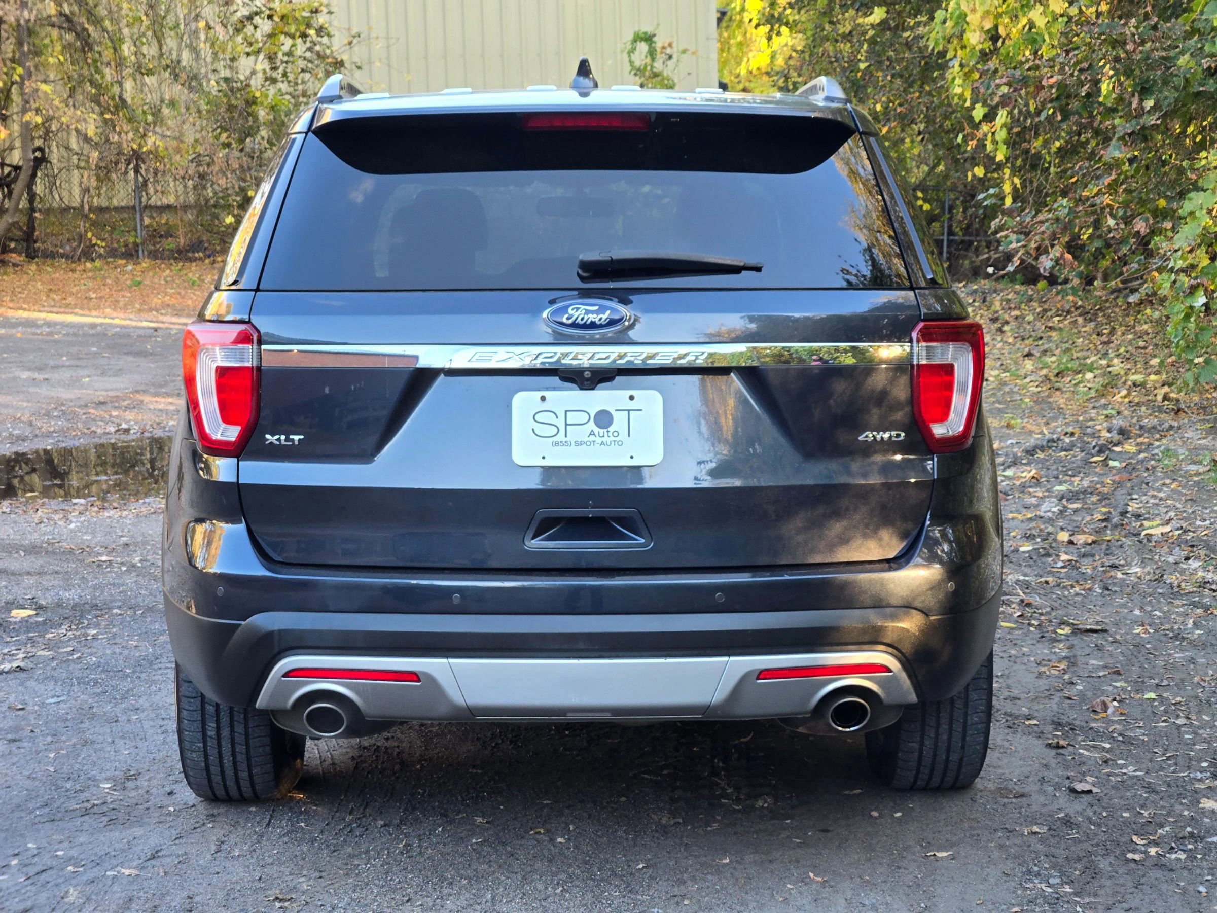 Used 2017 Ford Explorer XLT w/ Equipment Group 202A image 6