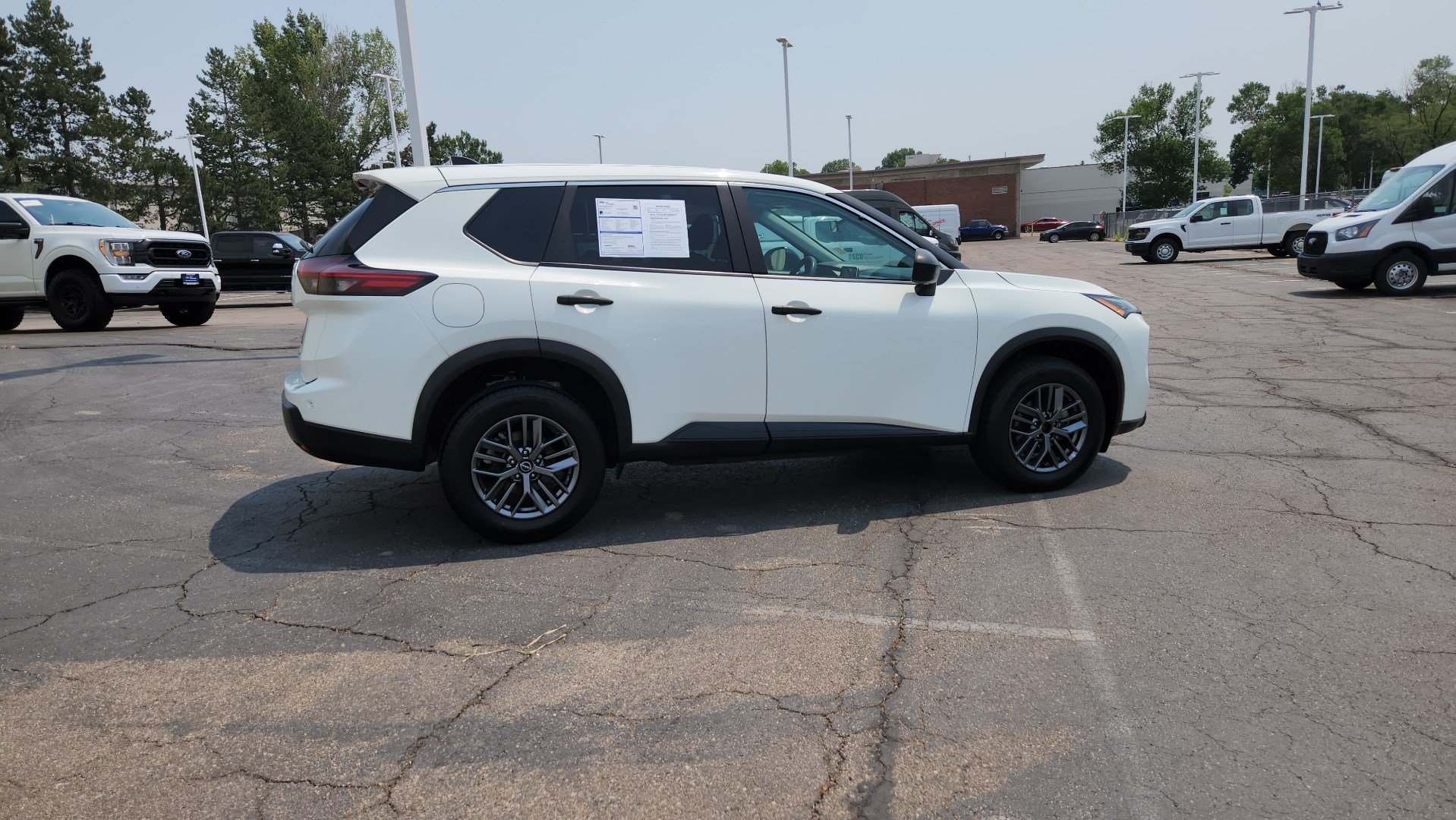 Used 2024 Nissan Rogue S AWD/4WD image 11