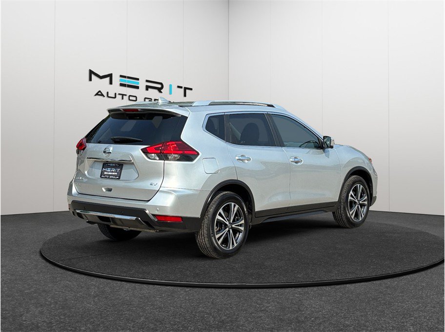Used 2020 Nissan Rogue SV w/ Premium Package FWD image 9
