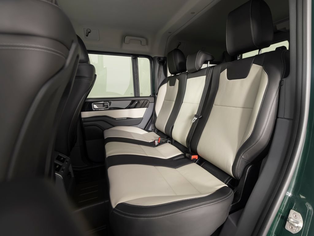 Used 2025 INEOS Grenadier AWD/4WD image 28