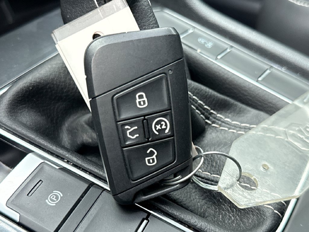 Used 2024 Volkswagen Tiguan SE AWD/4WD image 23
