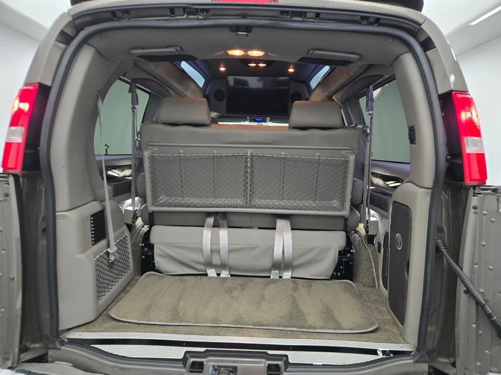 Used 2023 GMC Savana 2500 image 7