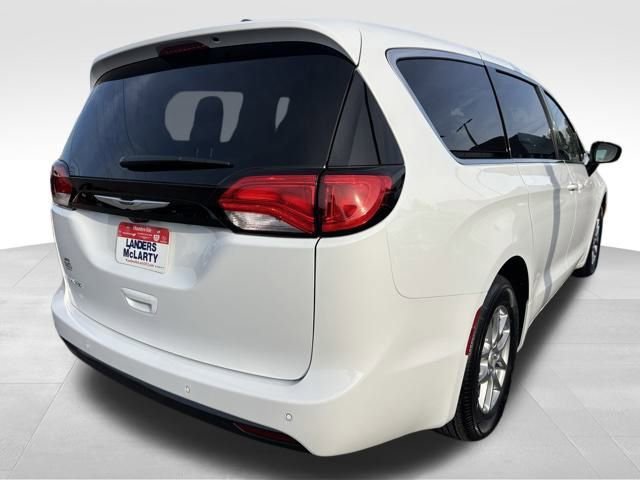 New 2026 Chrysler Voyager LX image 5