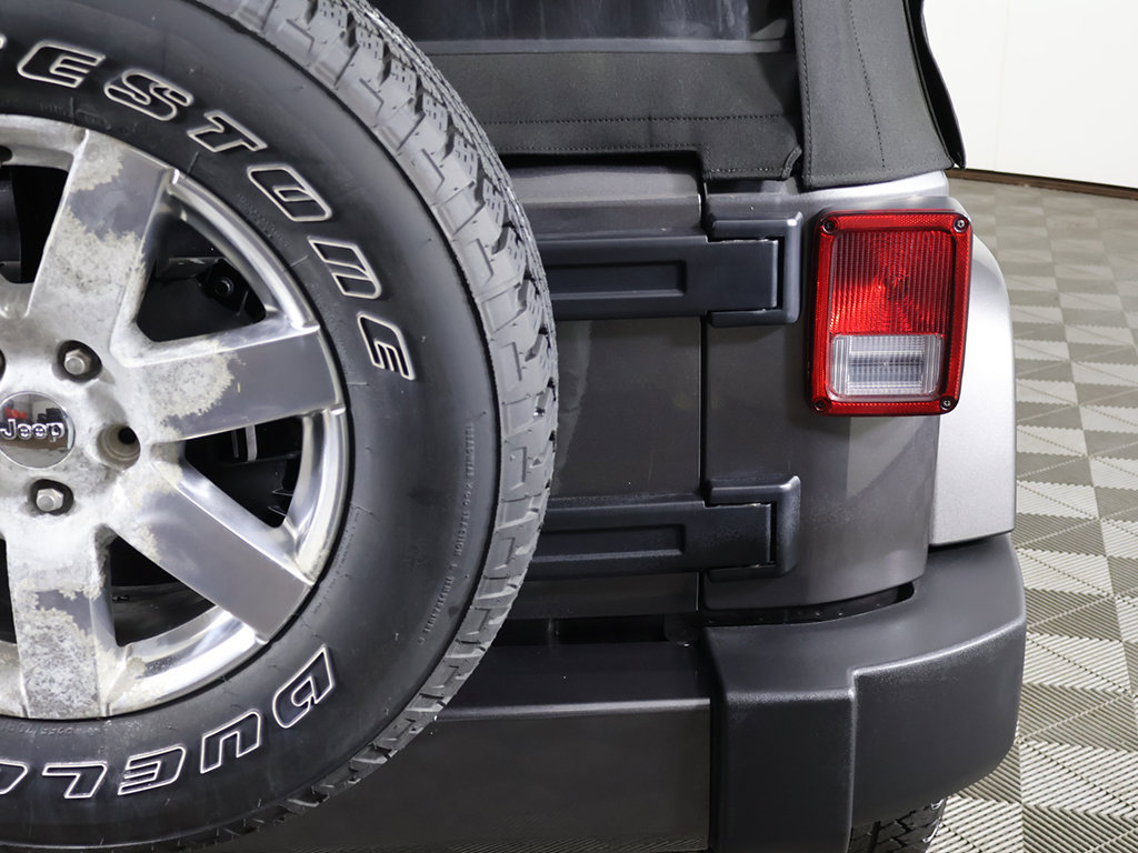 Used 2018 Jeep Wrangler Unlimited Sahara AWD/4WD image 11