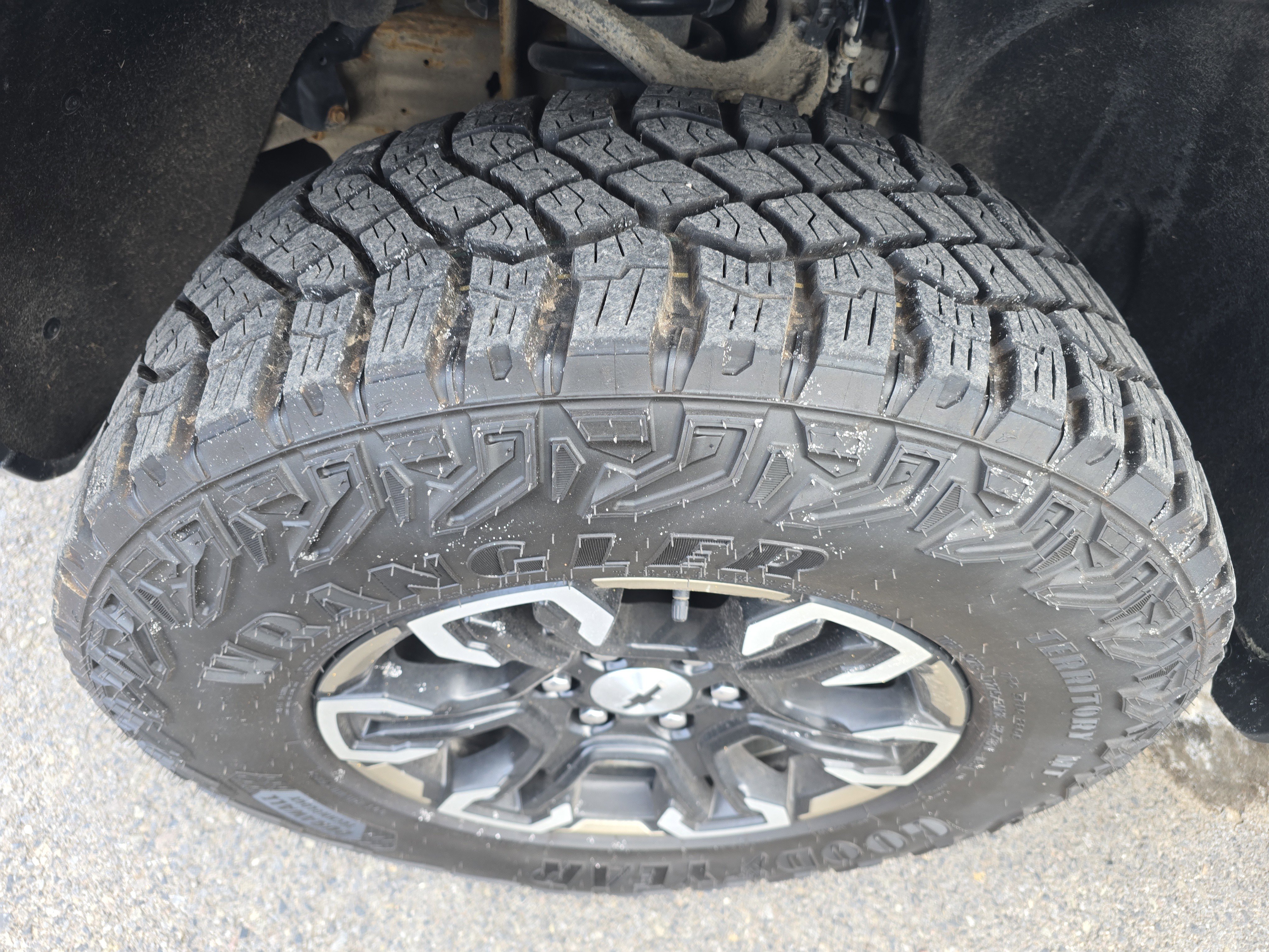 Used 2023 Chevrolet Silverado 1500 ZR2 w/ Technology Package image 11