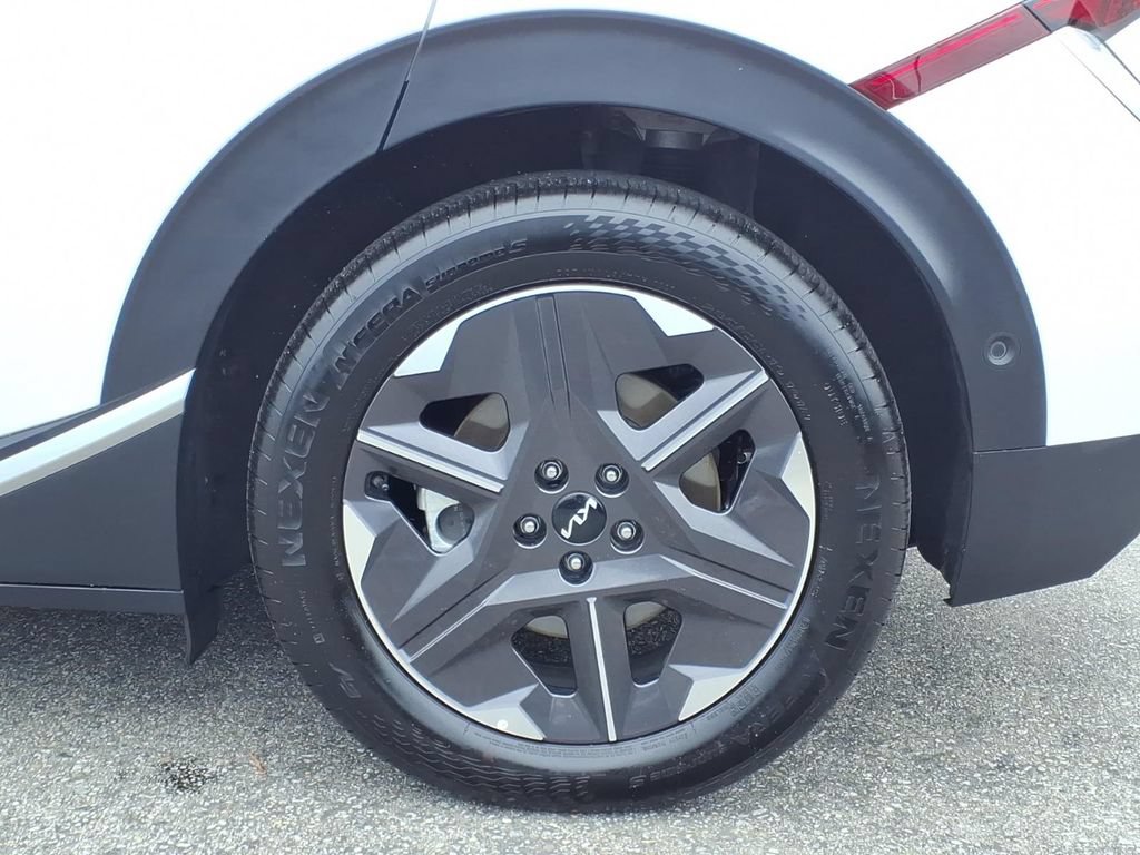 Certified 2025 Kia EV6 Light w/ Light LR Technology Package RWD image 8