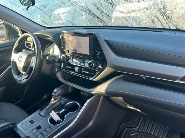 Used 2023 Toyota Highlander L FWD image 12