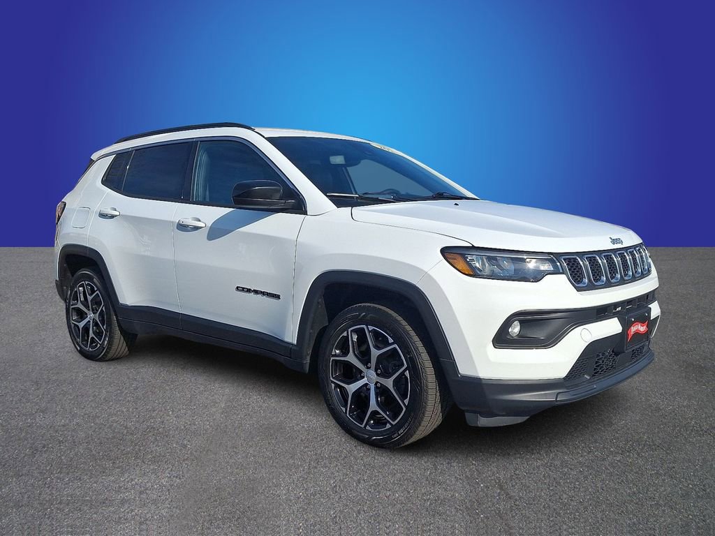 Used 2024 Jeep Compass Latitude image 3