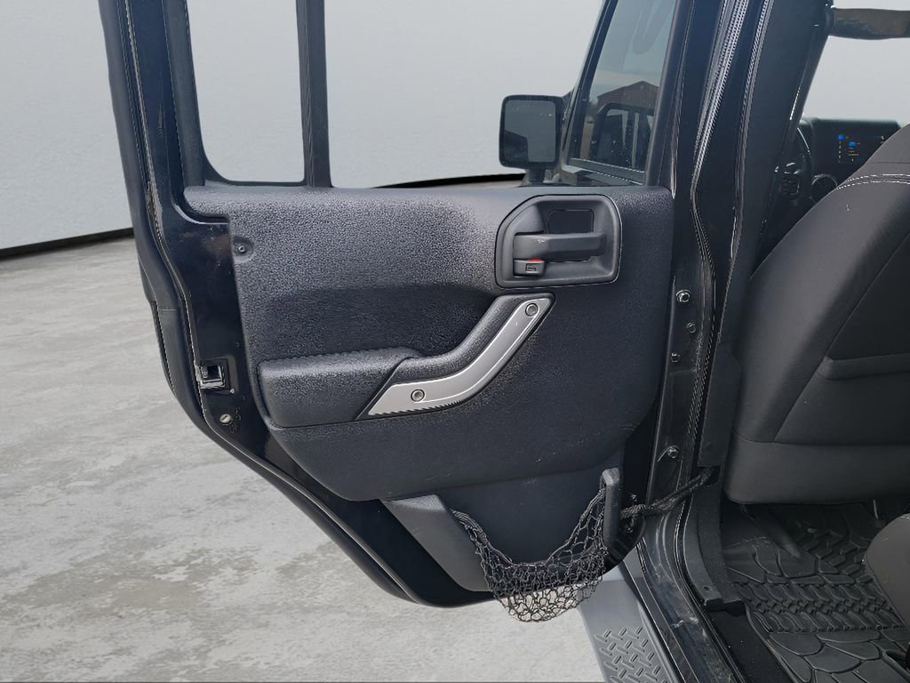 Used 2015 Jeep Wrangler Unlimited Sahara w/ Connectivity Group image 20