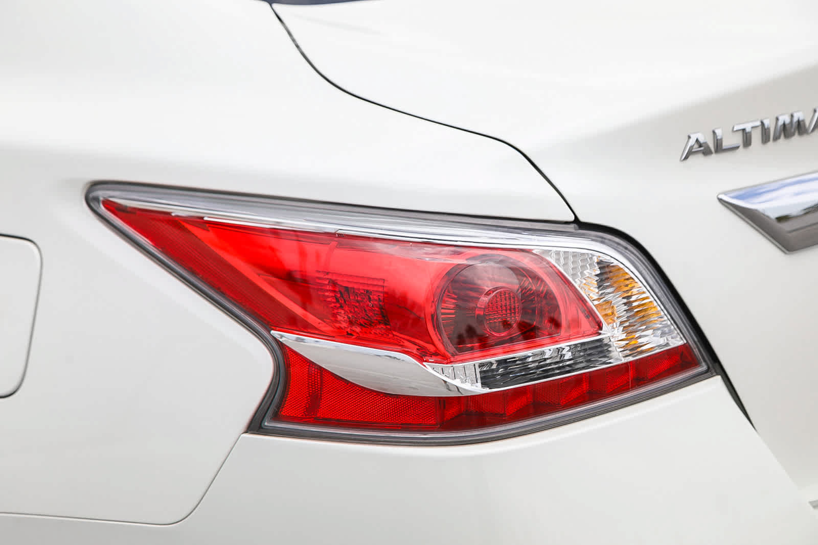 Used 2015 Nissan Altima 2.5 S w/ Power Driver Seat Package FWD image 9