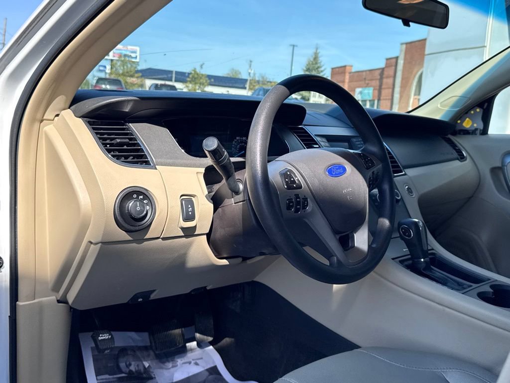 Used 2018 Ford Taurus SE FWD image 12