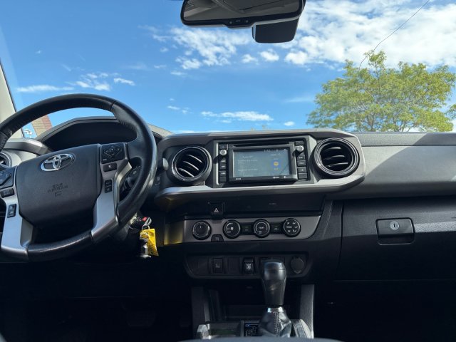 Used 2019 Toyota Tacoma SR5 AWD/4WD image 12