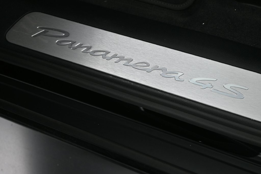 Certified 2025 Porsche Panamera 4S AWD/4WD image 25