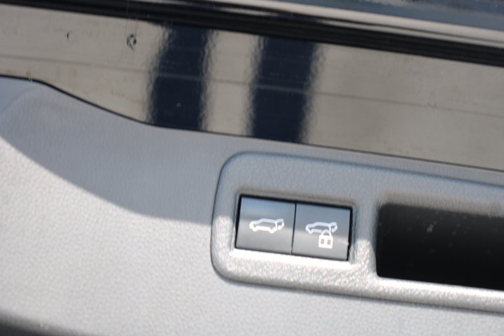 Used 2021 Toyota Venza LE image 16