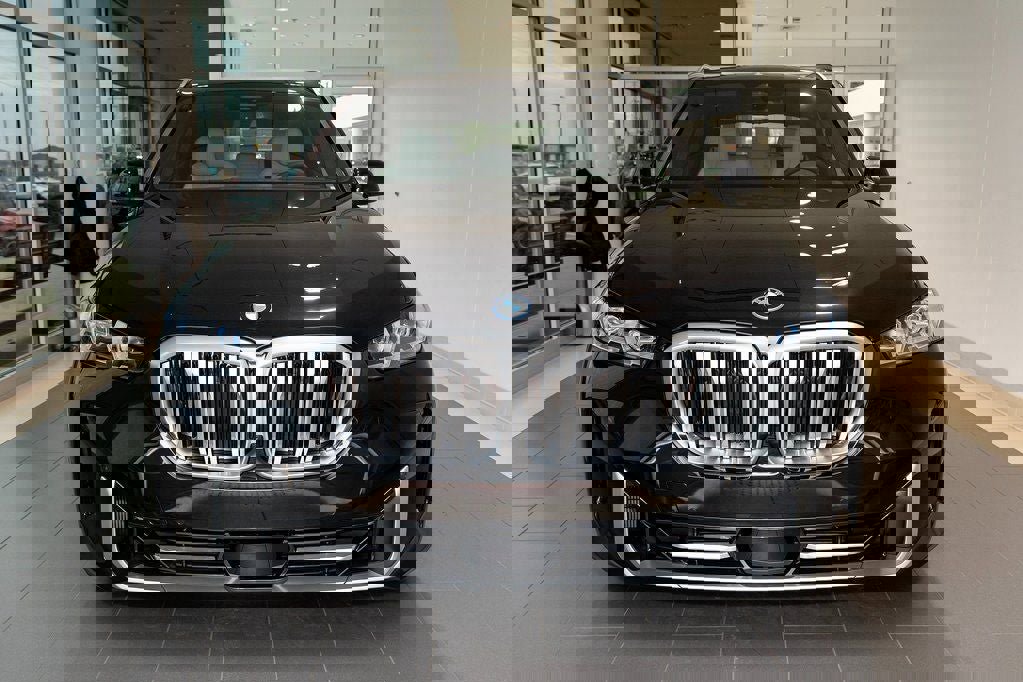 New 2026 BMW X5 xDrive50e w/ Premium Package image 2