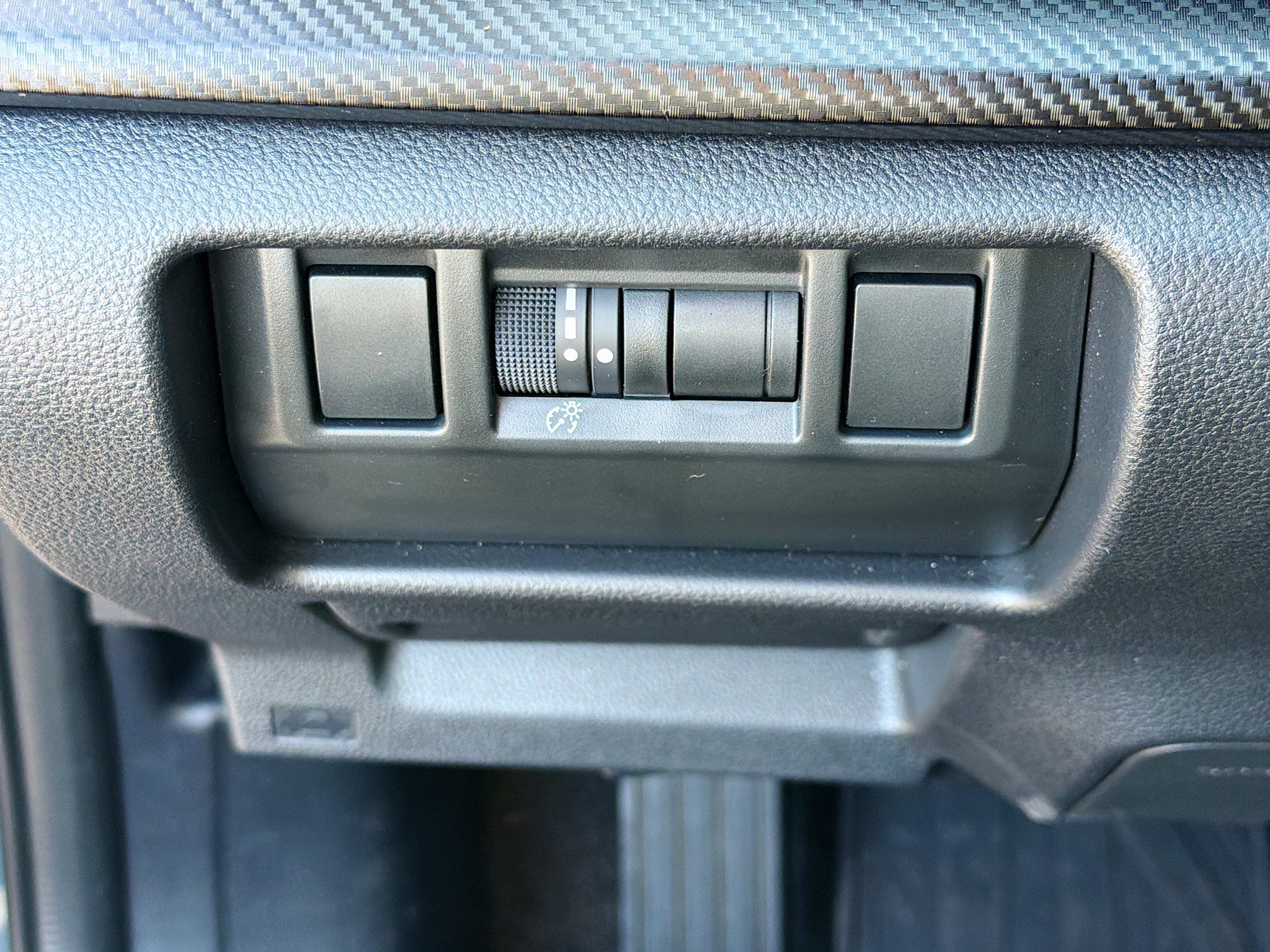 Used 2024 Subaru Crosstrek 2.0i Premium image 34