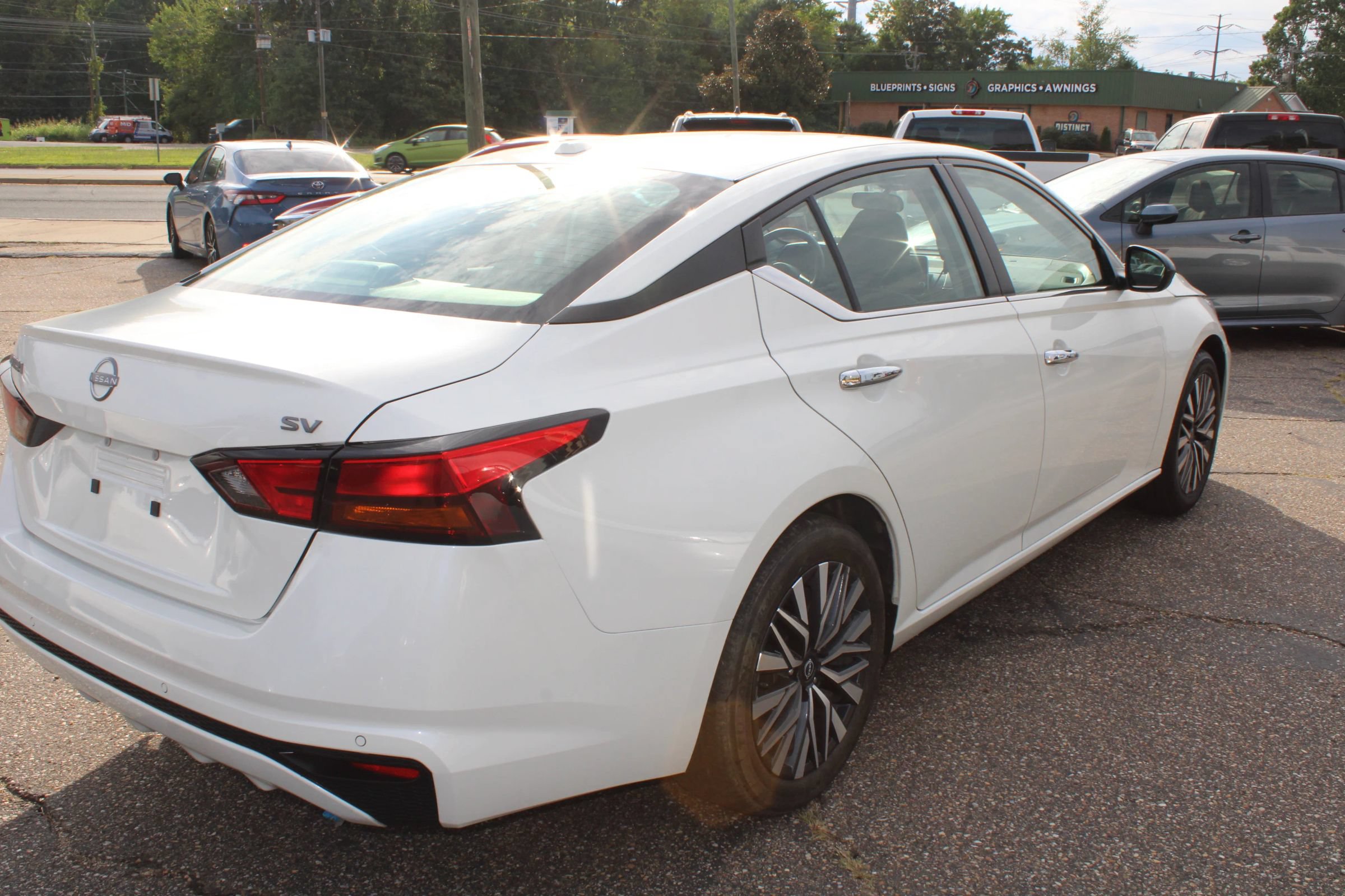 Used 2024 Nissan Altima 2.5 SV FWD image 6