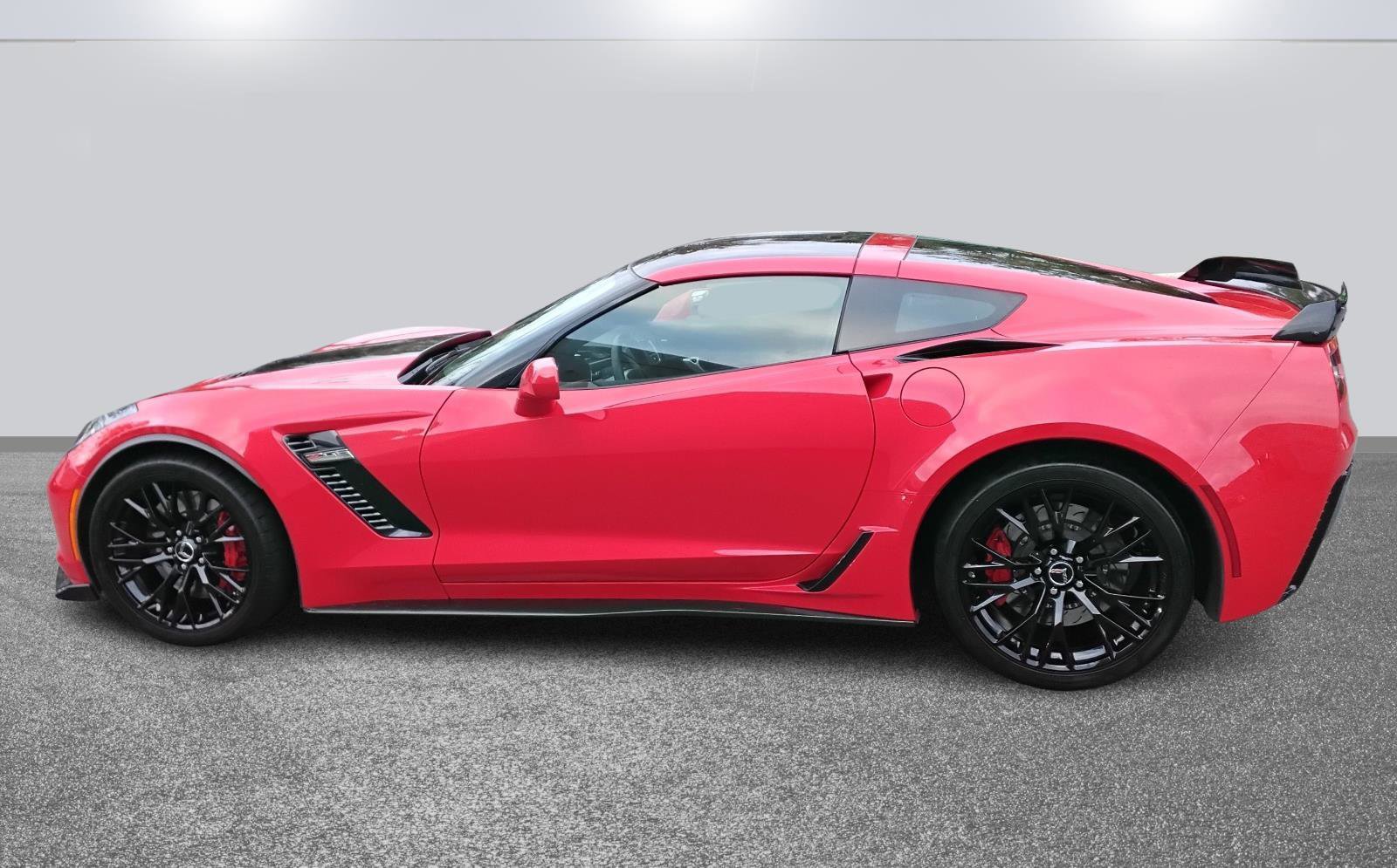 Used 2015 Chevrolet Corvette Z06 w/ 3LZ Preferred Equipment Group image 6