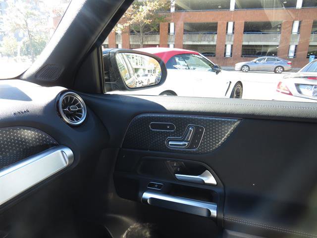 Used 2025 Mercedes-Benz GLB 250 4MATIC image 16