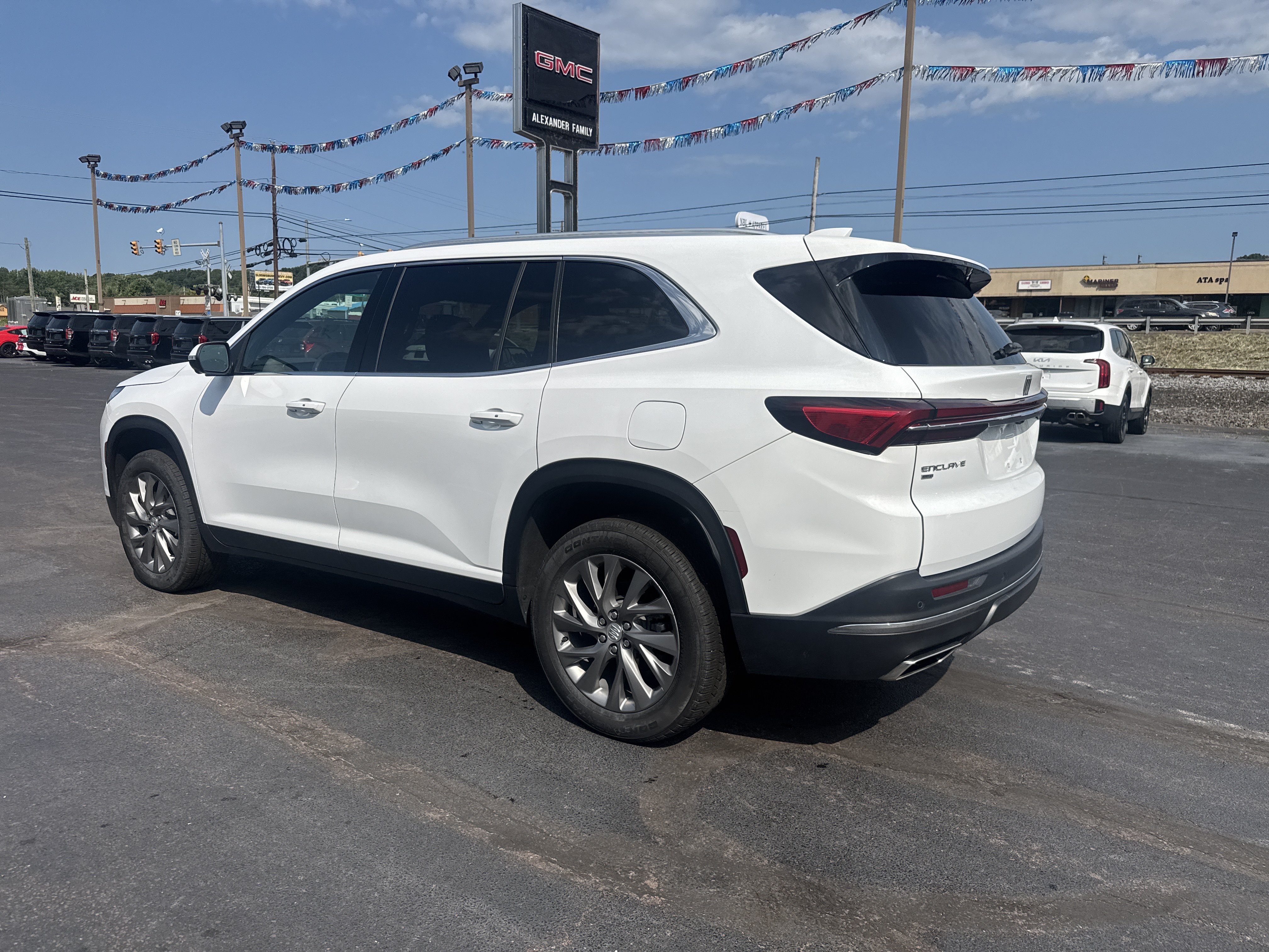Used 2026 Buick Enclave Preferred AWD/4WD image 6