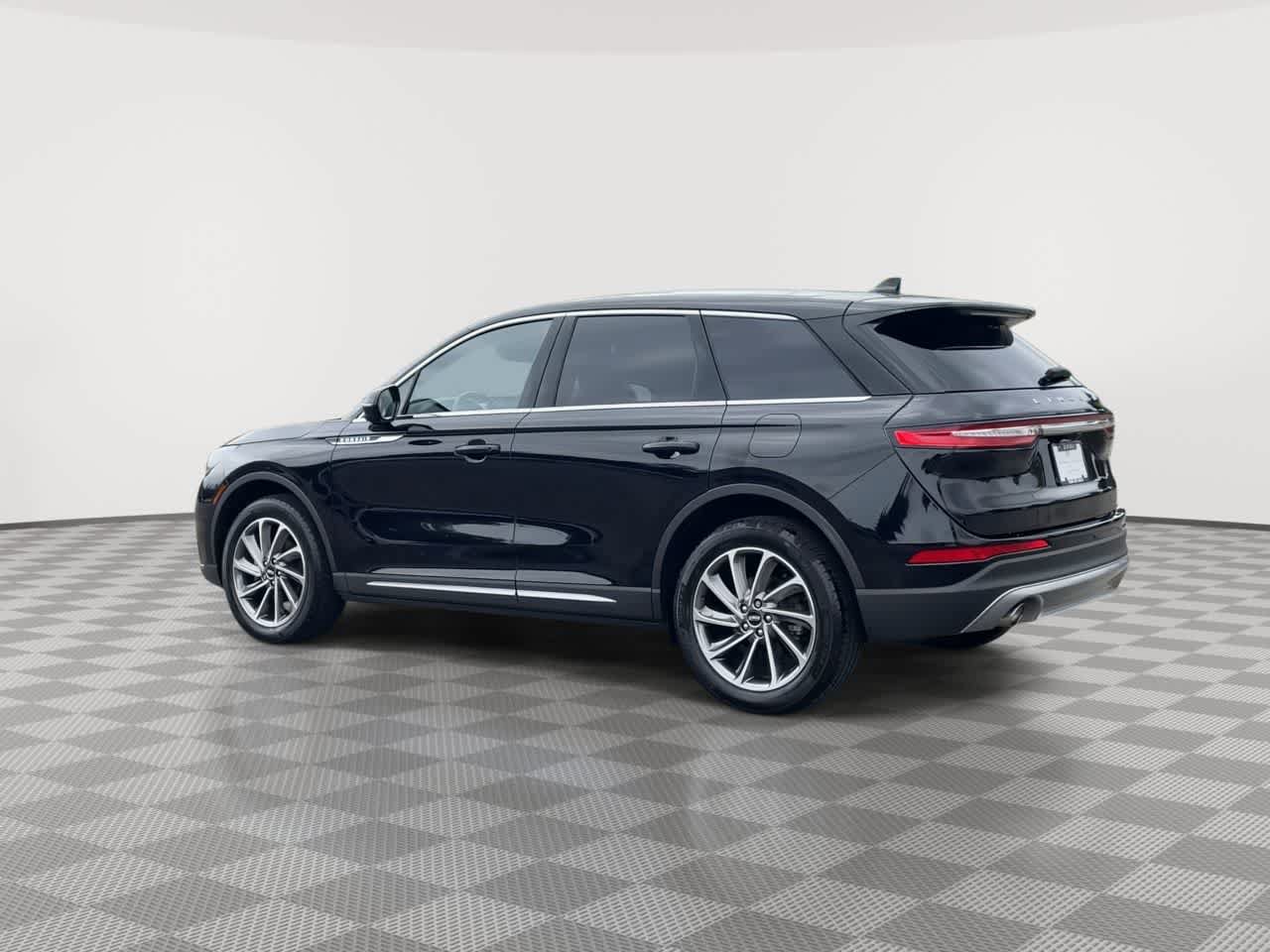 Used 2024 Lincoln Corsair AWD w/ Equipment Group 101A image 6