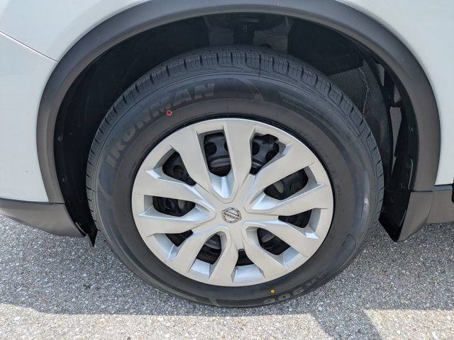 Used 2018 Nissan Rogue S FWD image 11
