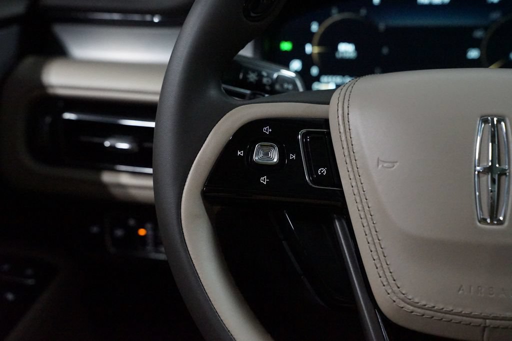 Used 2023 Lincoln Aviator 2WD w/ Premium Package image 14