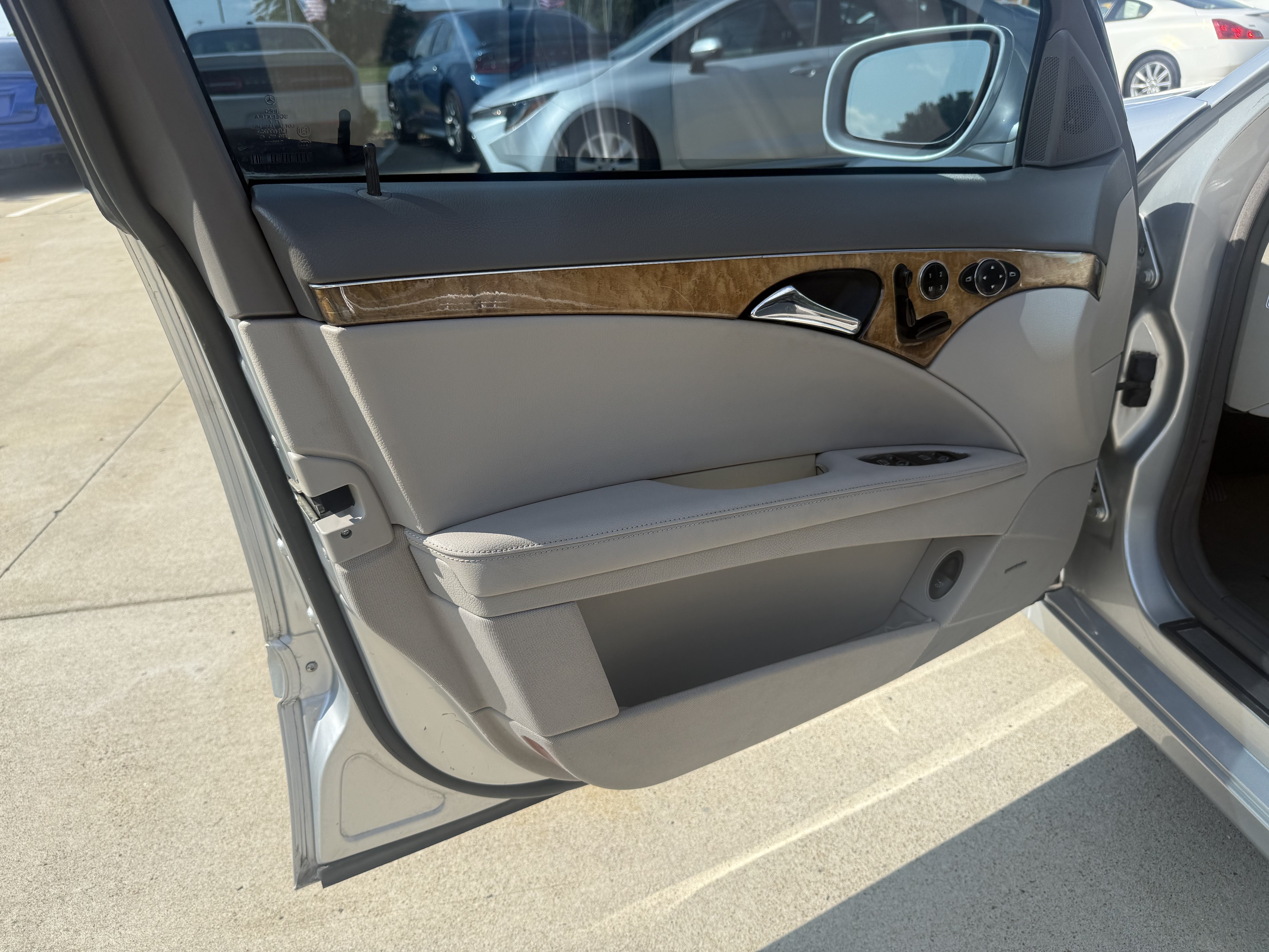 Used 2007 Mercedes-Benz E 350 Sedan w/ Premium Pkg 1 image 17