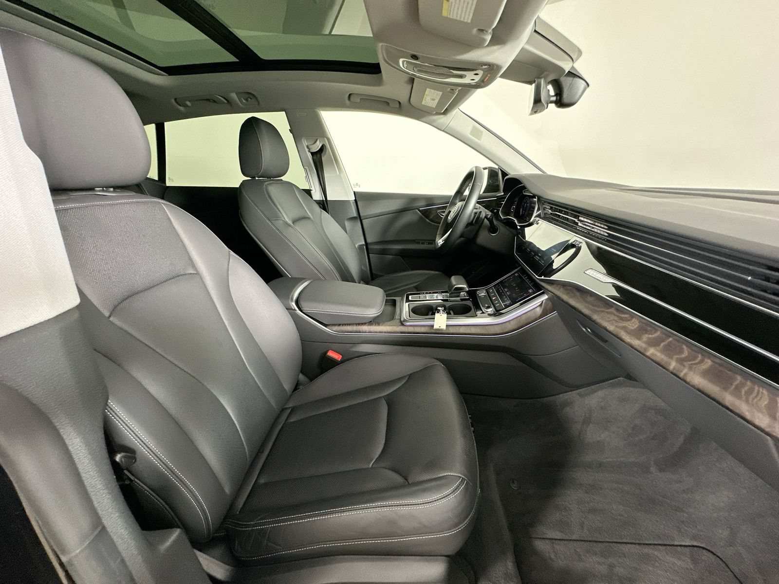 Used 2019 Audi Q8 Premium Plus AWD/4WD image 43