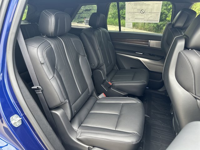 New 2026 Cadillac Vistiq Sport w/ LPO, Floor Liner Package image 31
