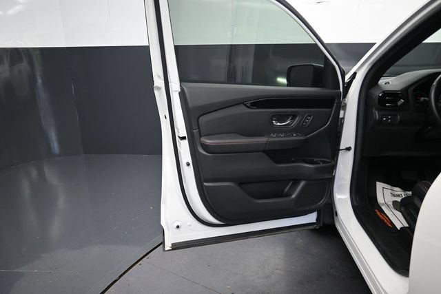 Used 2025 Honda Pilot TrailSport image 15
