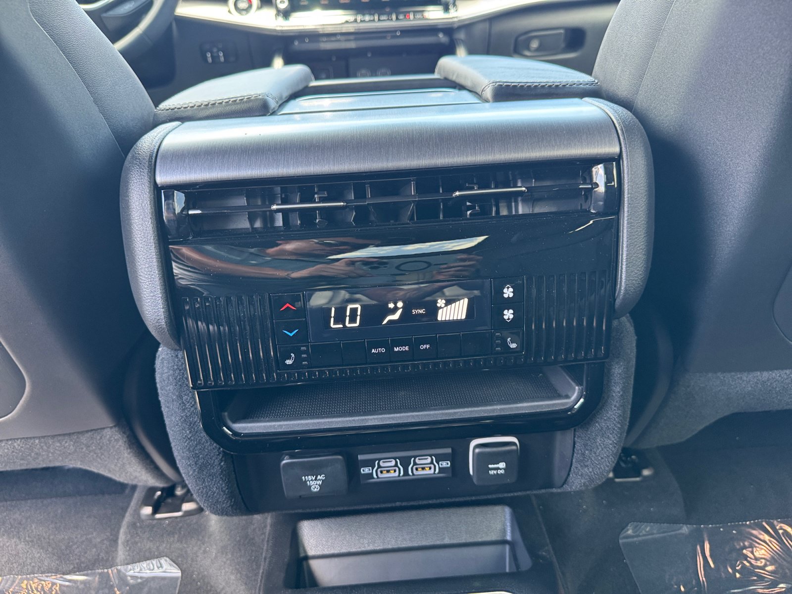 New 2026 Jeep Grand Wagoneer Limited AWD/4WD image 32