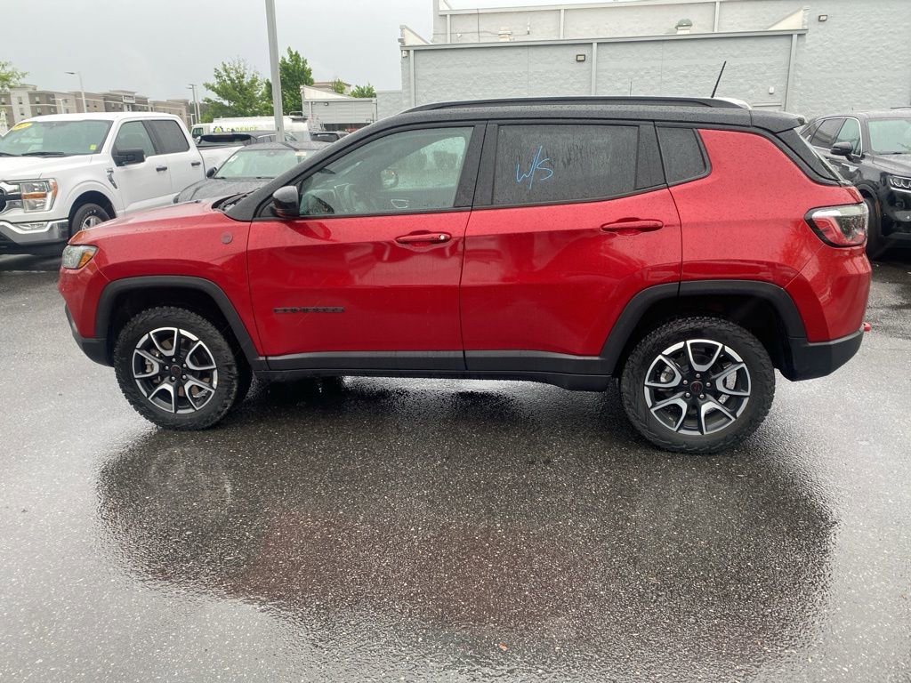 Used 2025 Jeep Compass Trailhawk AWD/4WD image 6