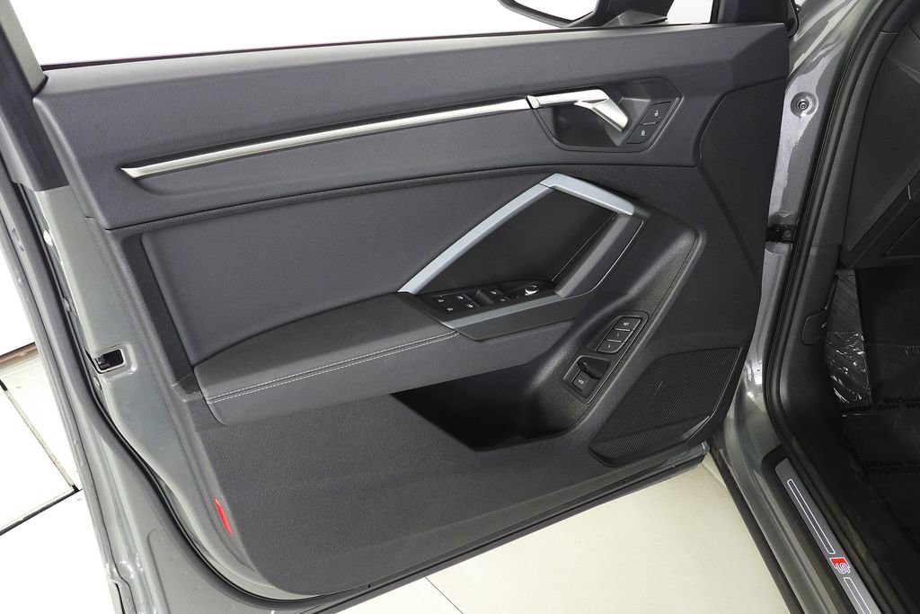 Used 2025 Audi Q3 2.0T Premium w/ Convenience Package AWD/4WD image 11