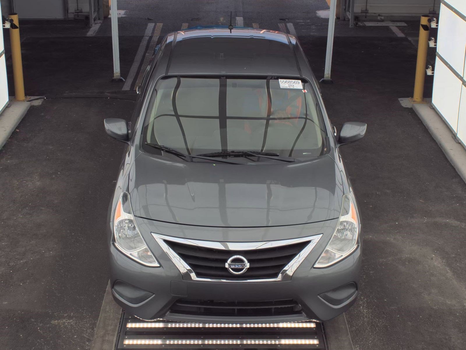 Used 2019 Nissan Versa SV image 2
