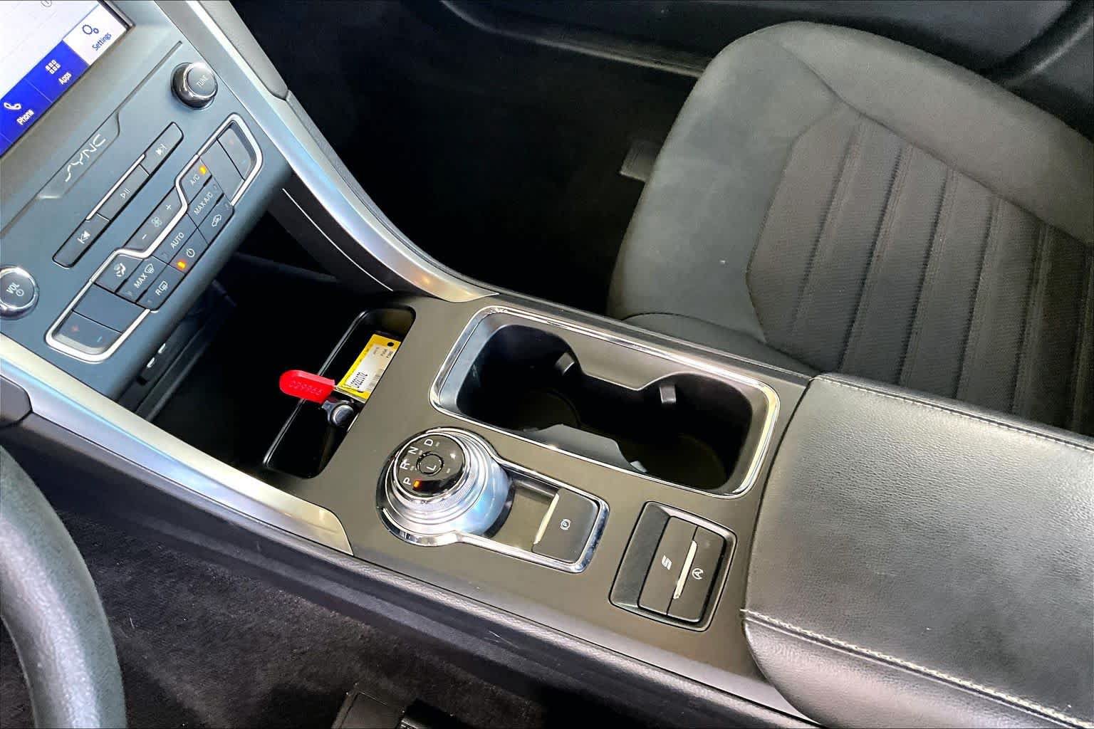 Used 2020 Ford Fusion SE FWD image 16