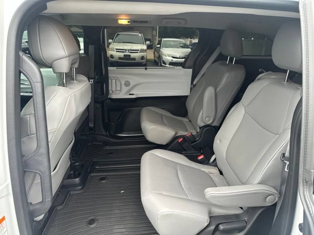 Used 2025 Toyota Sienna XLE w/ XLE Plus Package FWD image 10