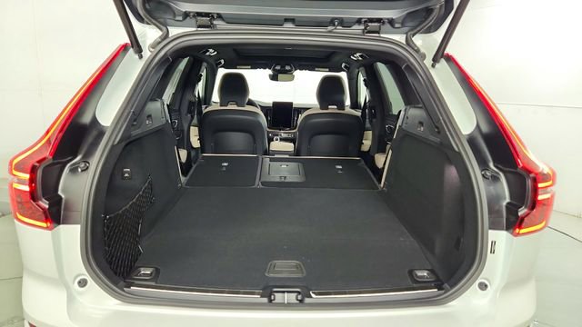 New 2026 Volvo XC60 T8 Plus w/ Climate Package PRO AWD/4WD image 43