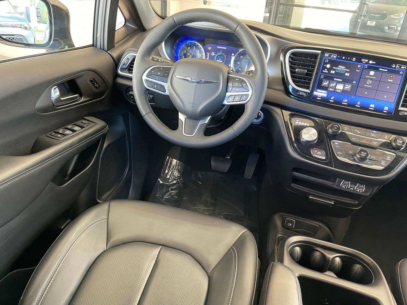 Used 2025 Chrysler Pacifica Select FWD image 36