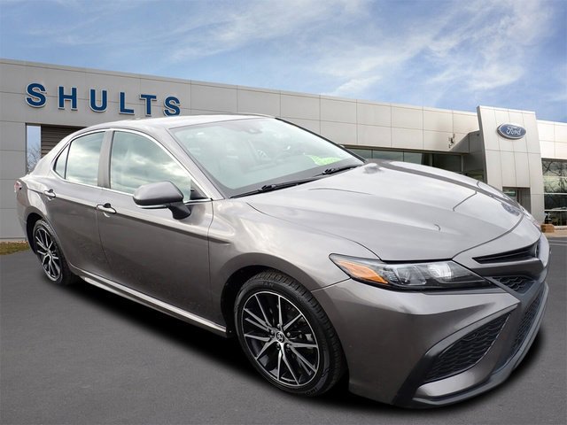 Used 2023 Toyota Camry SE image 3