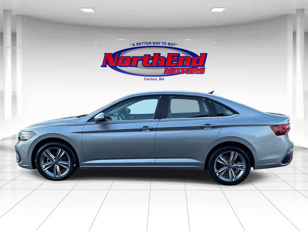 Used 2024 Volkswagen Jetta SE image 4