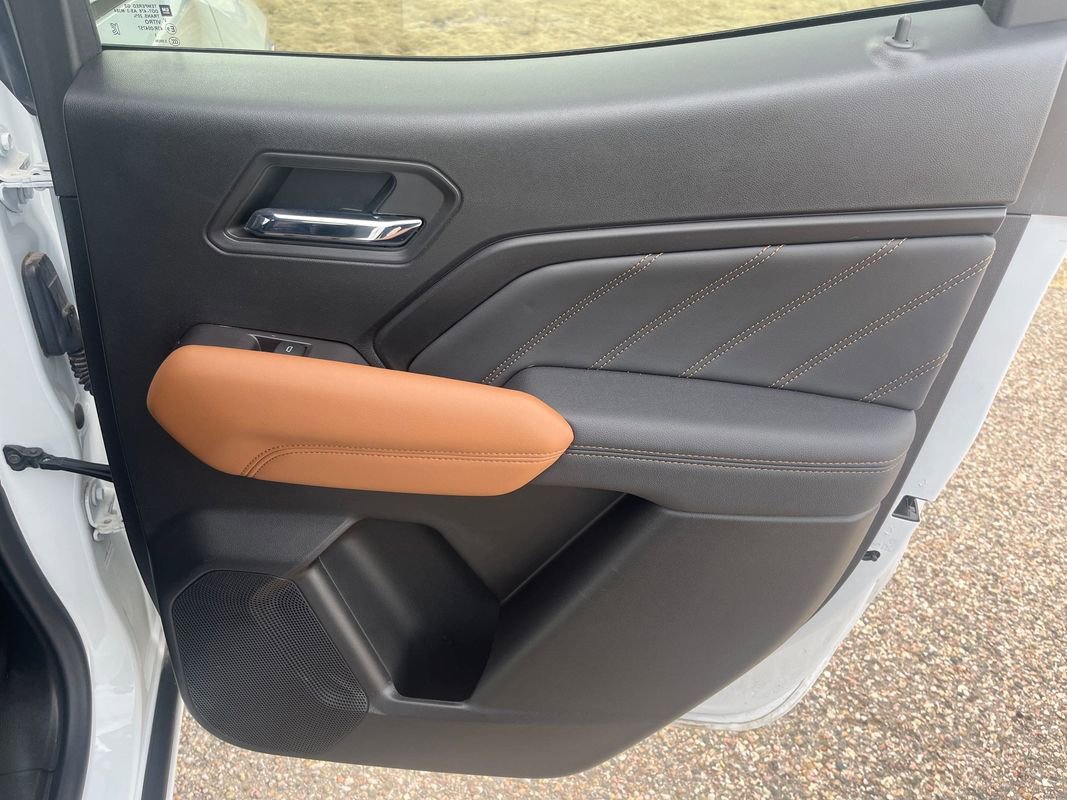 Used 2024 GMC Canyon AT4 w/ Technology Package image 15