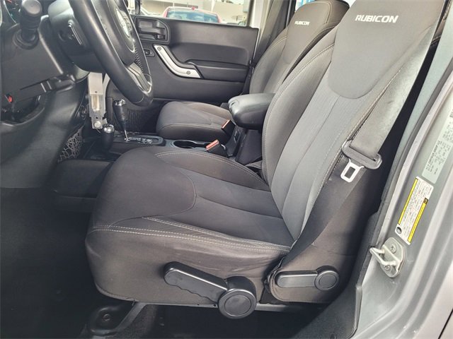 Certified 2015 Jeep Wrangler Unlimited Rubicon w/ Connectivity Group image 16