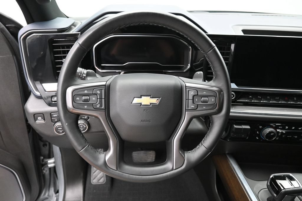 Used 2025 Chevrolet Silverado 1500 High Country w/ High Country Premium Package AWD/4WD image 16