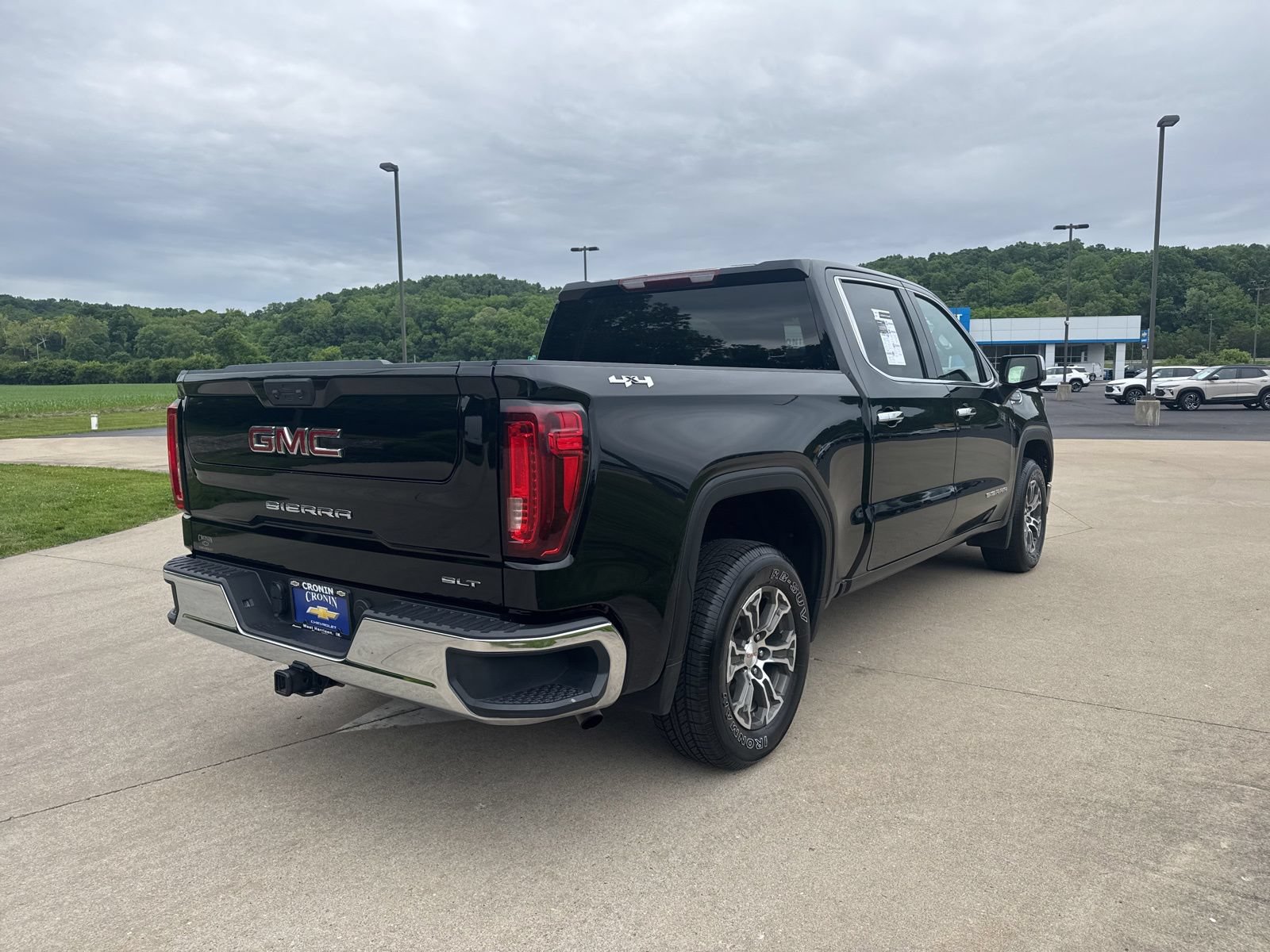 Used 2025 GMC Sierra 1500 SLT AWD/4WD image 4