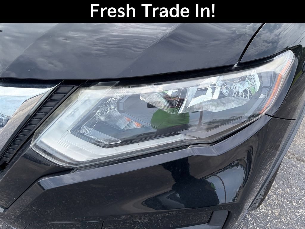 Used 2020 Nissan Rogue SV w/ Premium Package FWD image 4