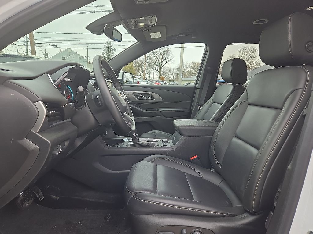 Used 2023 Chevrolet Traverse LT image 19