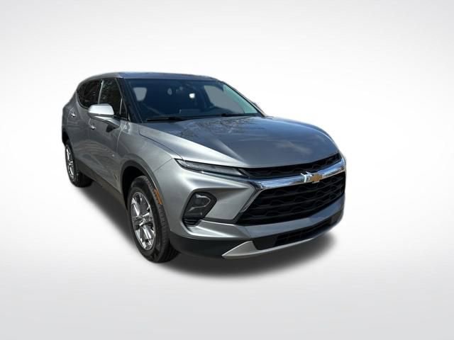 Used 2023 Chevrolet Blazer LT w/ Driver Confidence Package image 8