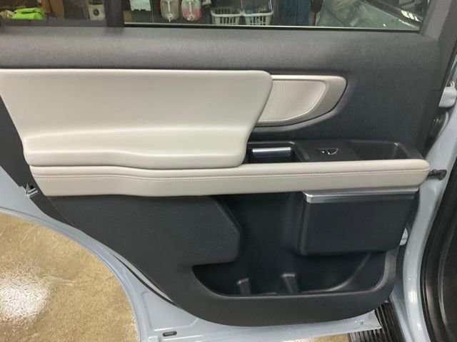 Used 2025 Ford Expedition Active AWD/4WD image 13
