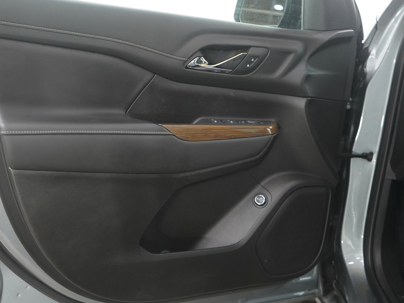 Used 2023 GMC Acadia SLE image 20